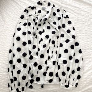 Dotted blouse with two straps/strings to create a bow at the neck line